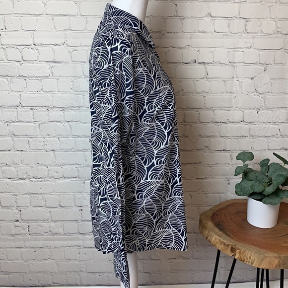 Crown & Ivy Button Down Blouse - Picture 3 of 13